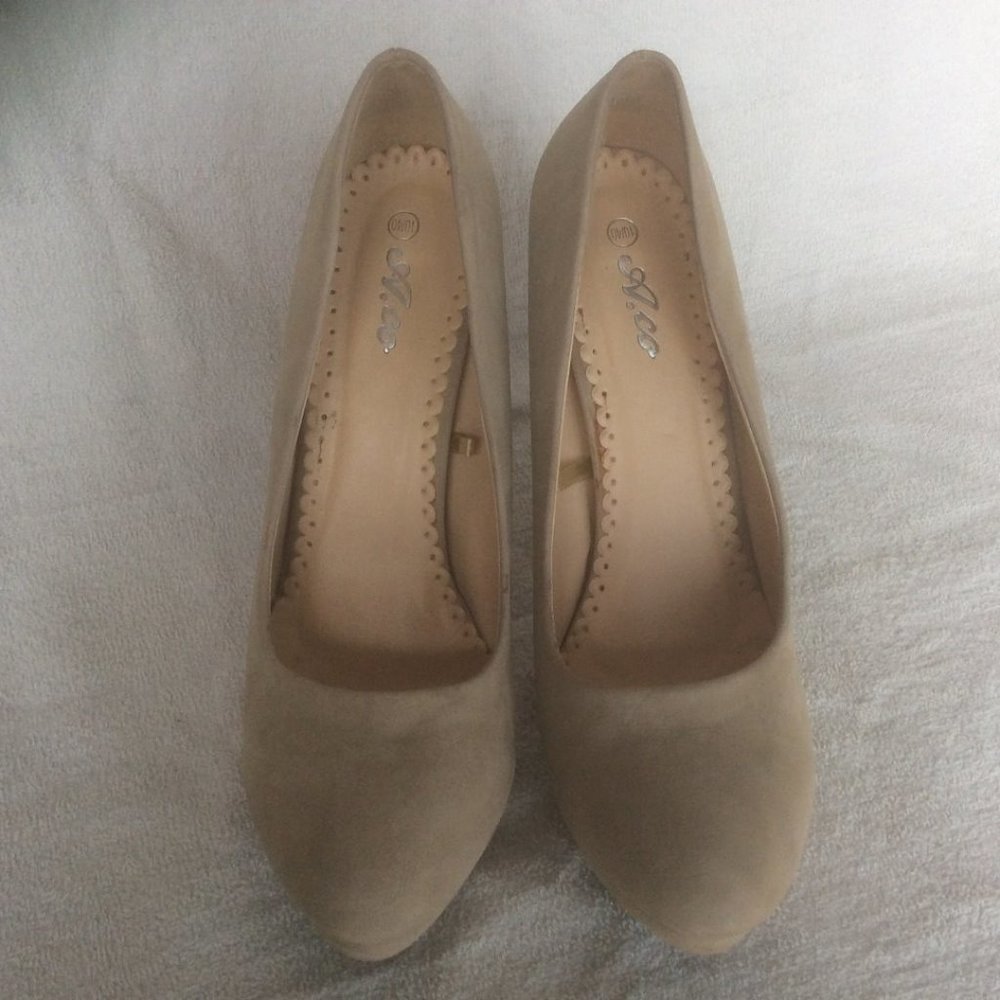 Nude/Tan Platform Pumps